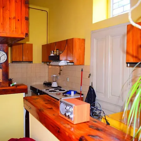 - Heart Of The City Center Apartment *