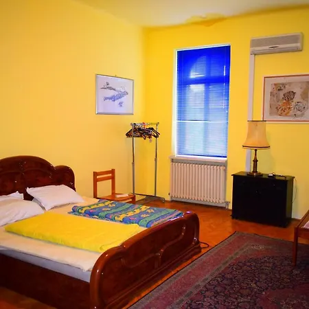 - Heart Of The City Center Apartment